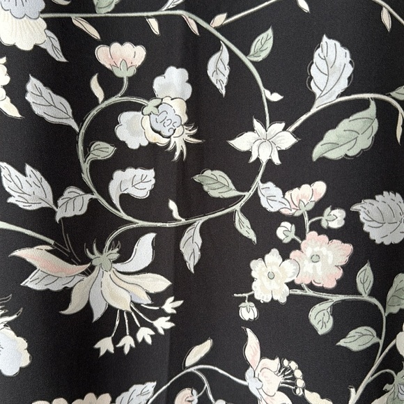 Ann Loft Floral Top - Picture 4 of 4